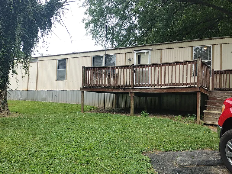 8 Sunny Acres Park — Photo 1