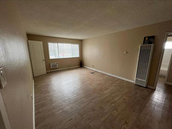 2 bedroom 1 bath 
703 N Mavis St, Anaheim ca 92805
$2225