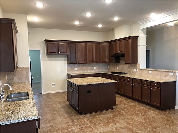 2nd image of 2502 Patagonia St