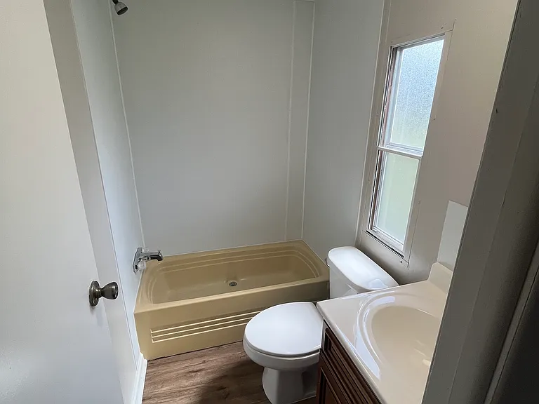 1812 Brinson St — Photo 8