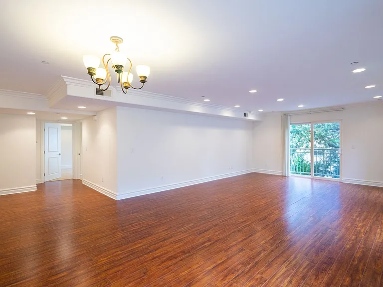 8610 Chalmers Dr — Photo 7