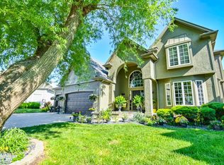 328 NE Lakes Edge Cir, Lees Summit, MO 64064