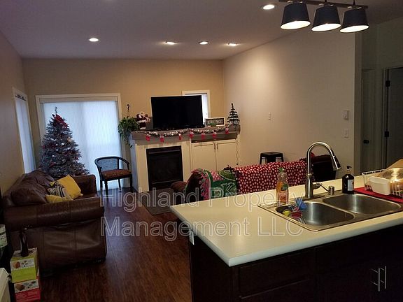 3rd image of 312 NE Maple St #B-312m