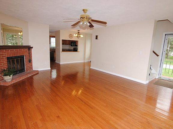 3rd image of 58 Stillwater Dr