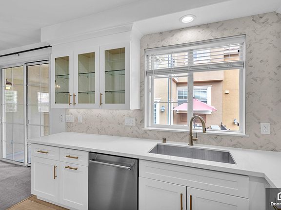 3rd image of 723 Batista Dr
