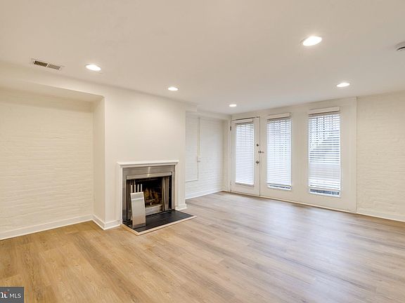 2nd image of 813 Maryland Ave NE
