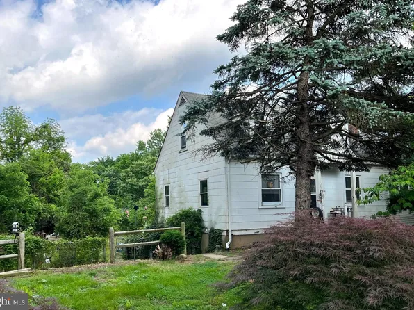 8621 Woodlawn Ct, Alexandria, VA 22309