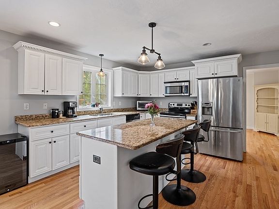 2nd image of 27 Lakeview Dr