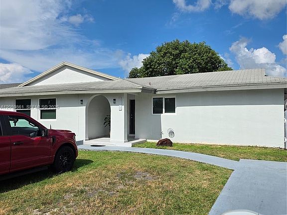 3rd image of 16884 SW 109th Ct