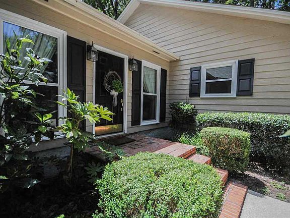5th image of 2525 Noble Dr
