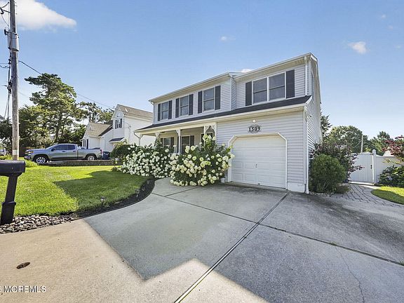 2nd image of 1509 Spray Avenue