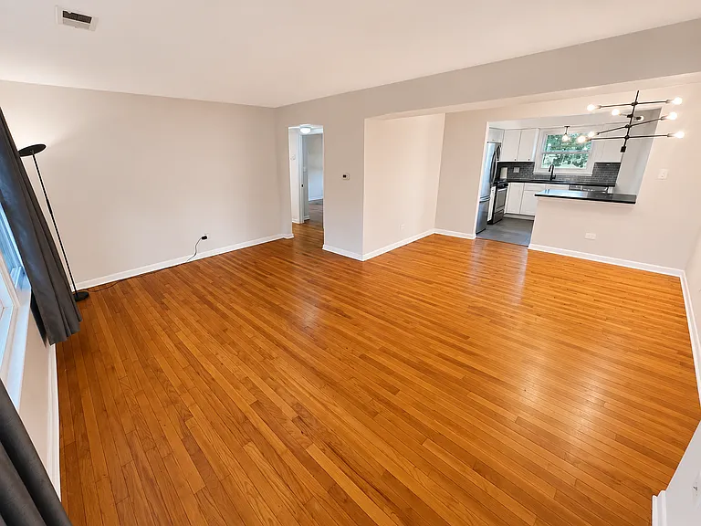 225 W Johnson St — Photo 3