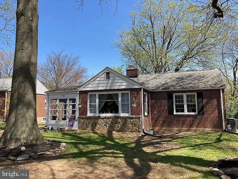 705 Edgemoor Rd — Photo 1