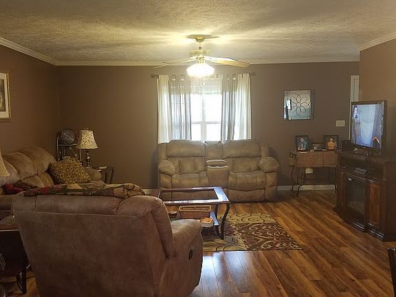 4th image of 993 Sandra St