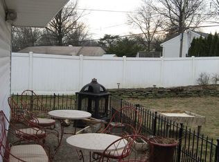 11 Thimbleberry Ln, Levittown, PA