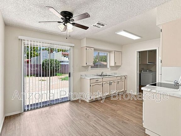 3rd image of 1403 N Markdale
