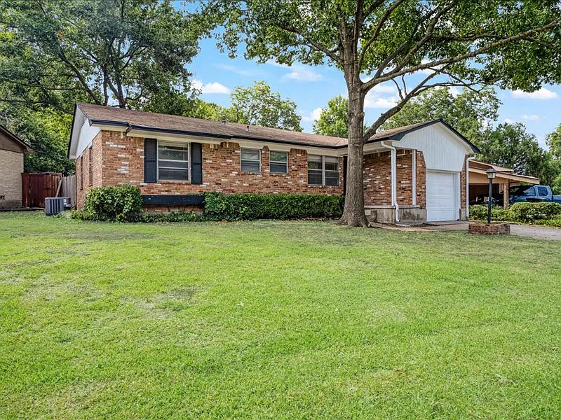 1924 Jones Cir