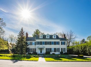 23 Park Dr, Manhasset, NY 11030