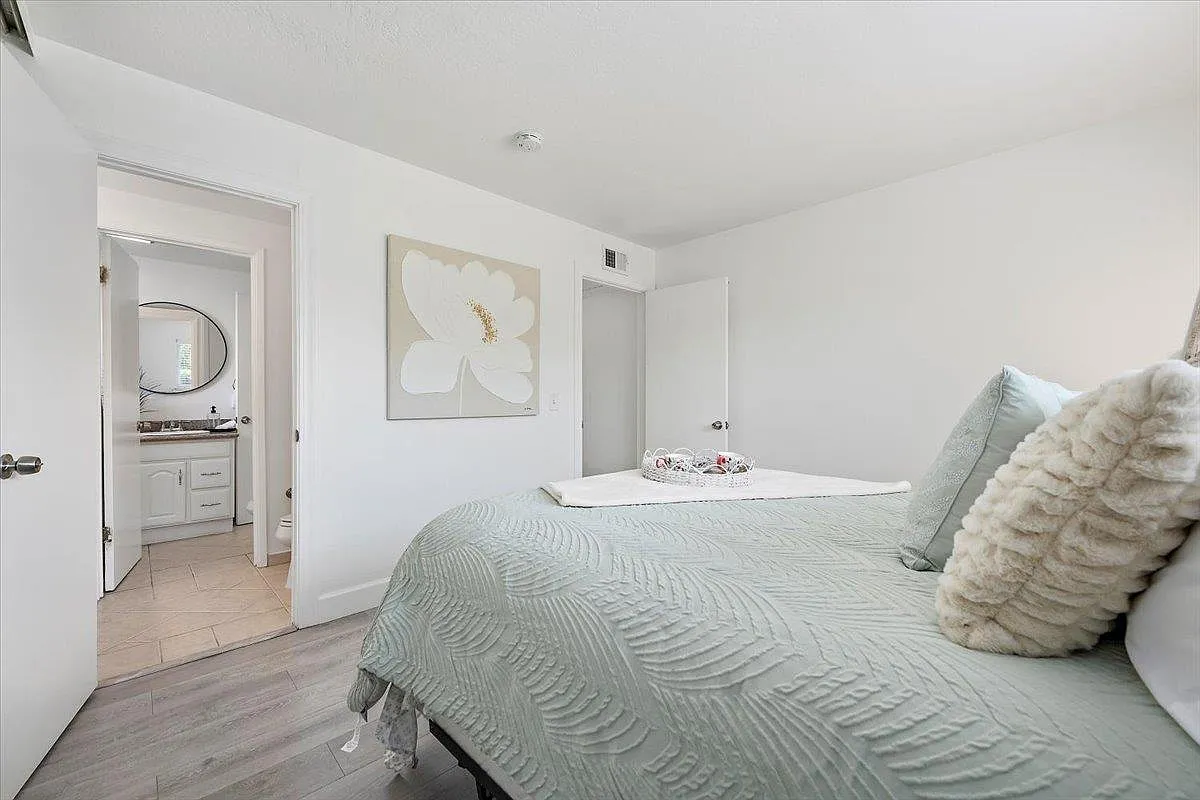 3 bed, 1.5 bath, 1319 sqft, $4,800 — Photo 4