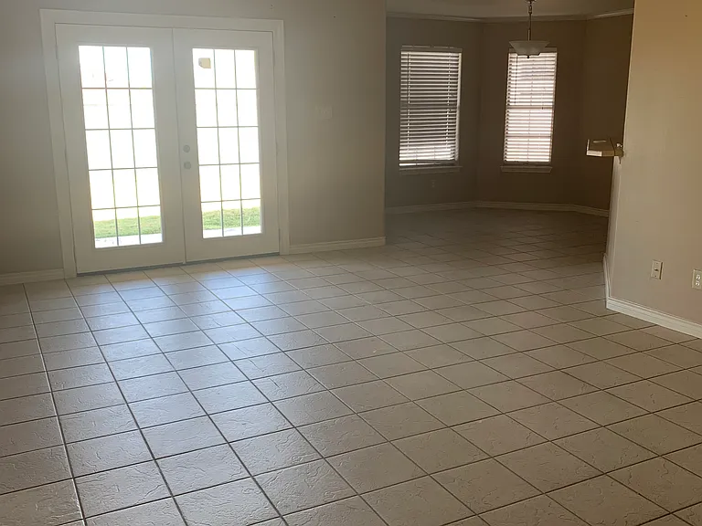 718 Amber Ave — Photo 6
