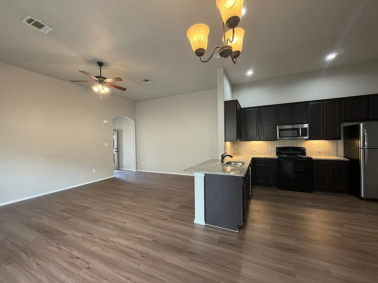 1129 Stanley Way — Photo 5