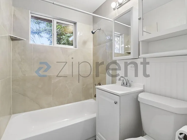 633 E Stuart St — Photo 14