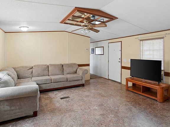 3rd image of 2323 Camors Rd