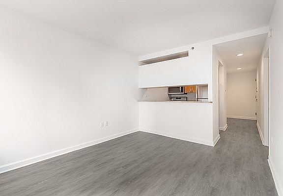 4th image of 35 W 33rd St APT 17E