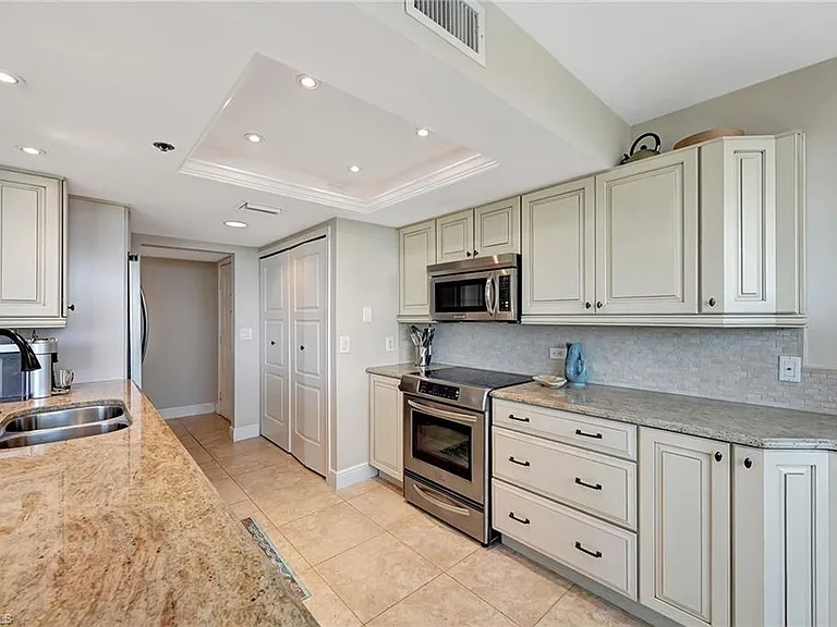 5550 Heron Point Dr #703 — Photo 9