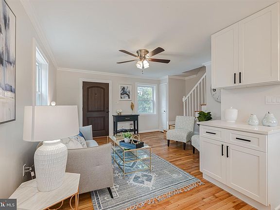 4th image of 2120 Arlington Ter