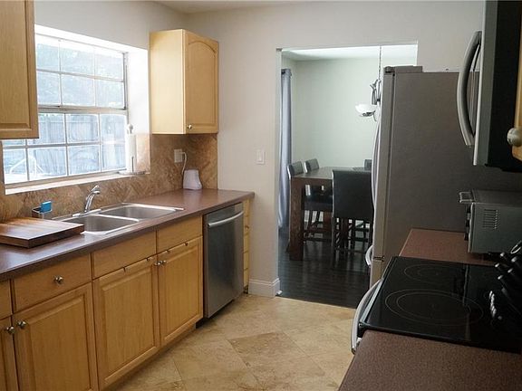 4th image of 2115 Wells Ave