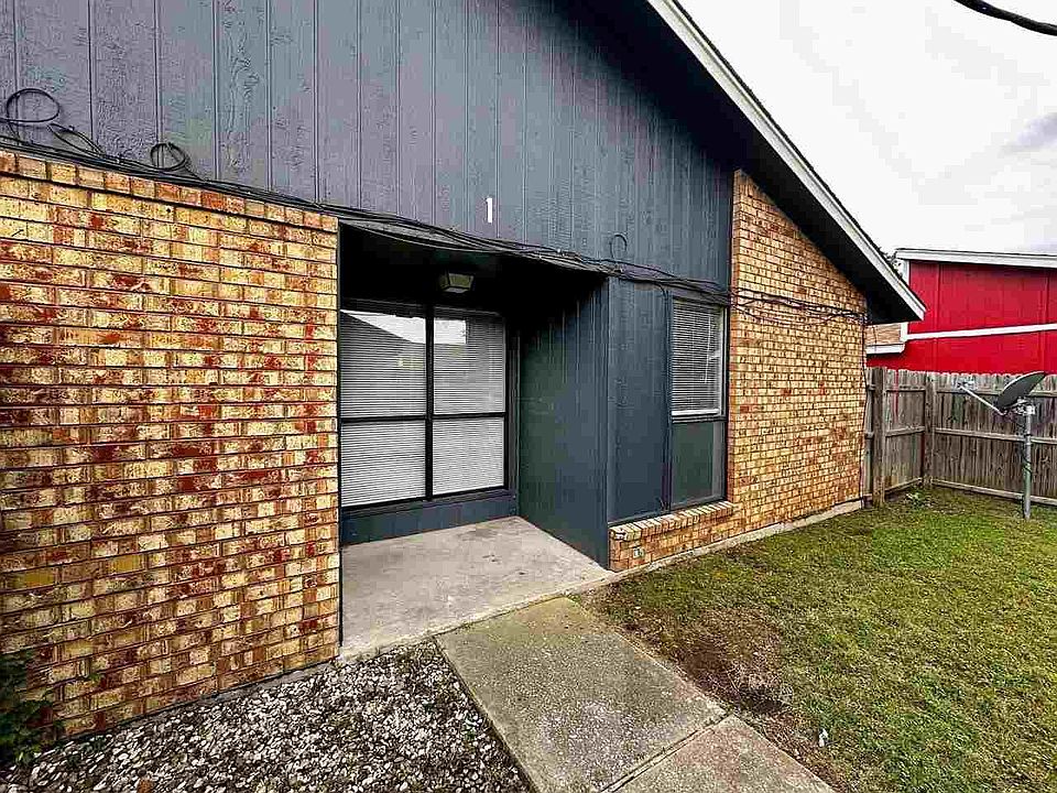 1st image of 920 NE Tortoise Dr Unit A-d