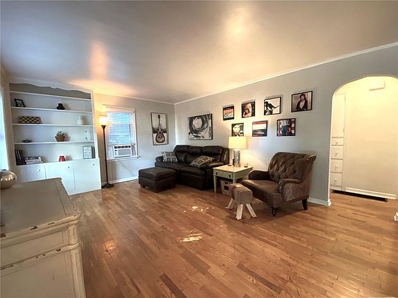3rd image of 235 Maryland Ave