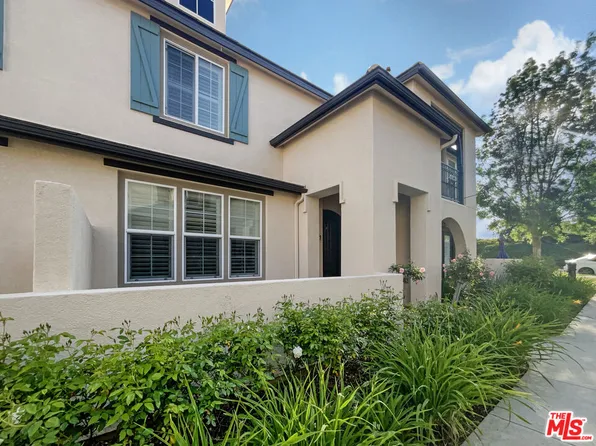 28629 Pietro Dr, Valencia, CA 91354