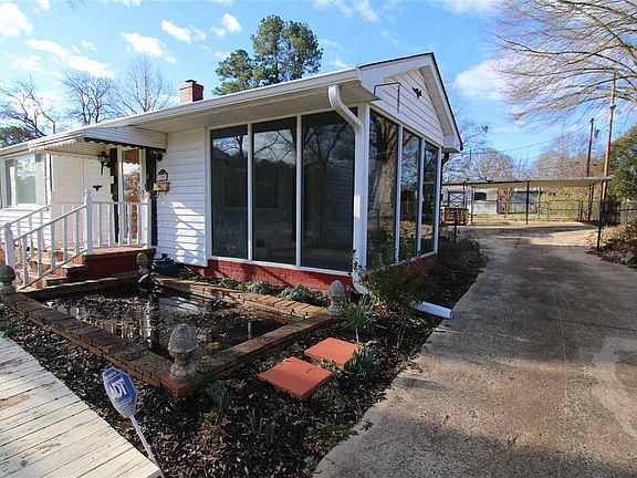 2nd image of 720 Magness Dr