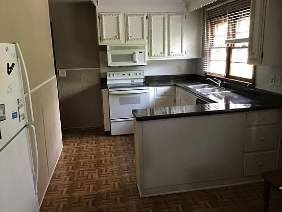 3rd image of 901 Dennison St