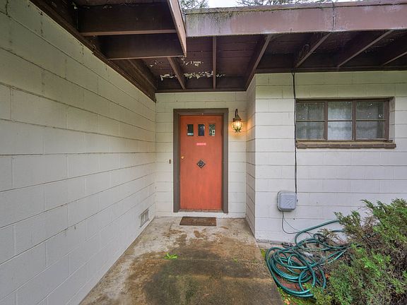 4th image of 742 Southampton Dr