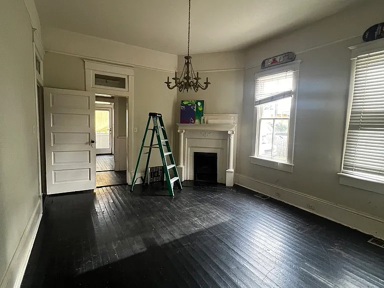 115 W 37th St — Photo 11