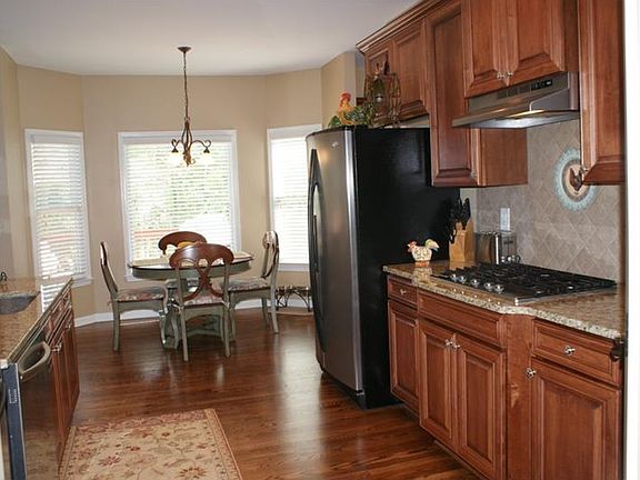 5th image of 935 Garden Crossing Ln