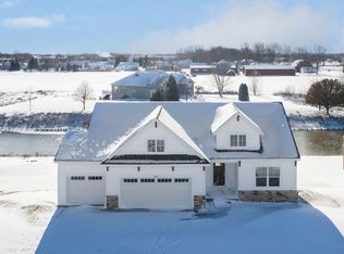 9536 Fields Dr, Zeeland, MI 49464