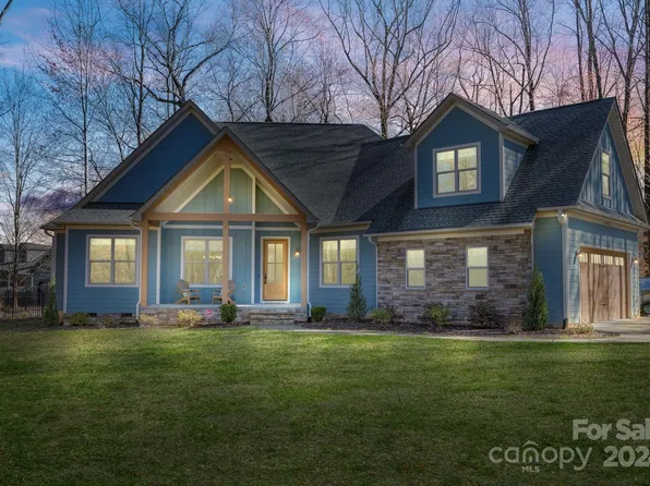 8001 Golf Course Dr, Denver, NC 28037