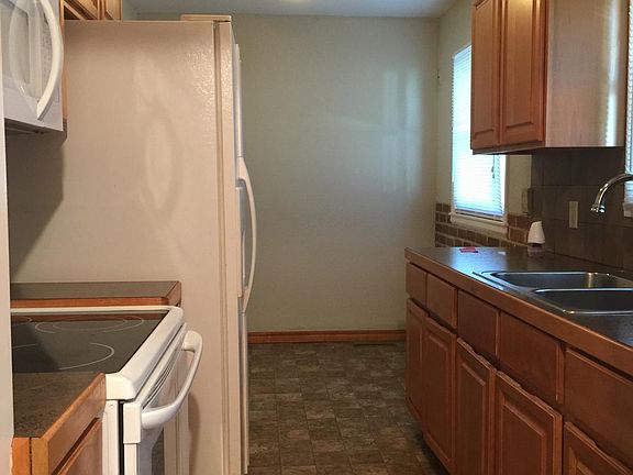 Updated eat-in kitchen with appliances.