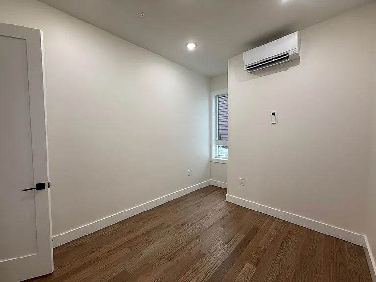 40 Lembeck Ave #206F — Photo 6