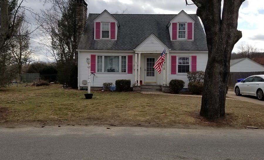 1st image of 10 Overhill Dr