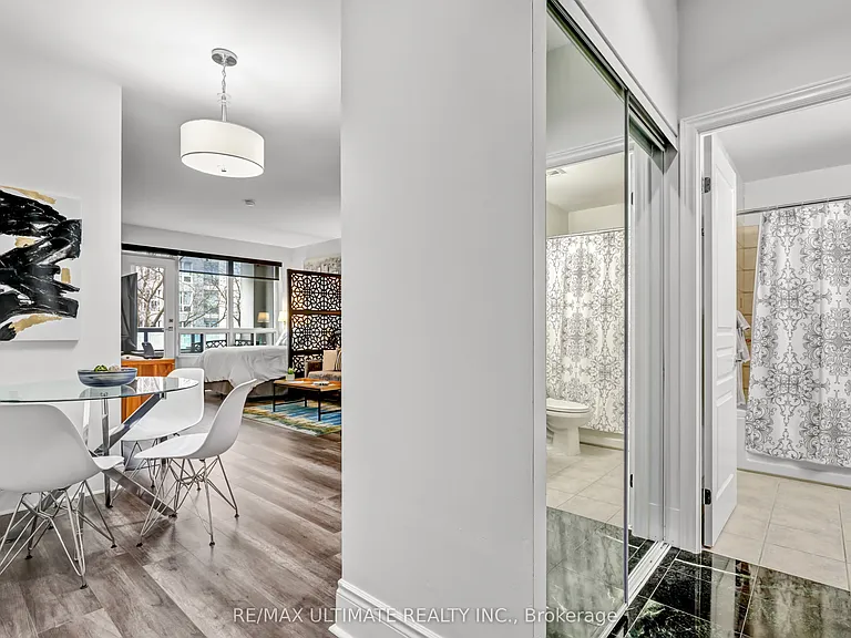 102 Bloor St W #605 — Photo 2