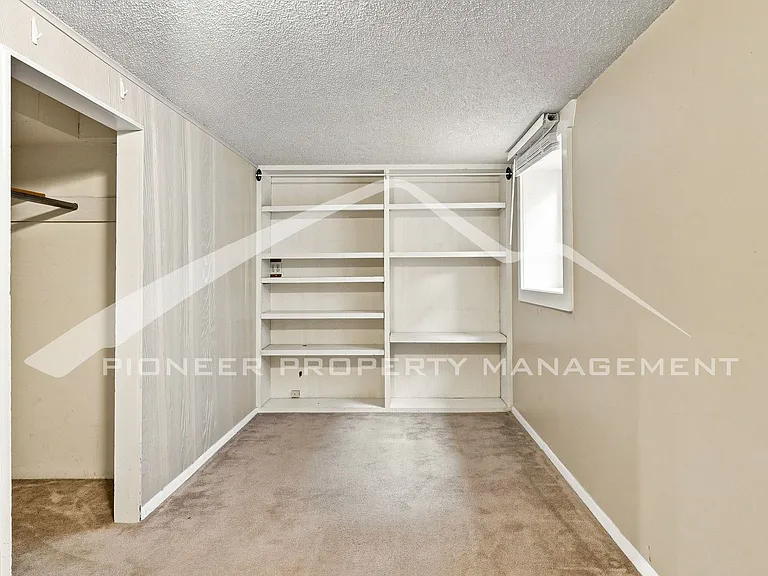 427 S Washington St — Photo 22