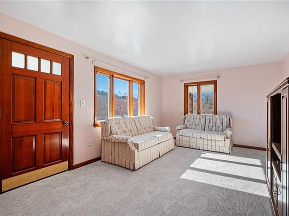 2nd image of 7510 Noblestown Rd