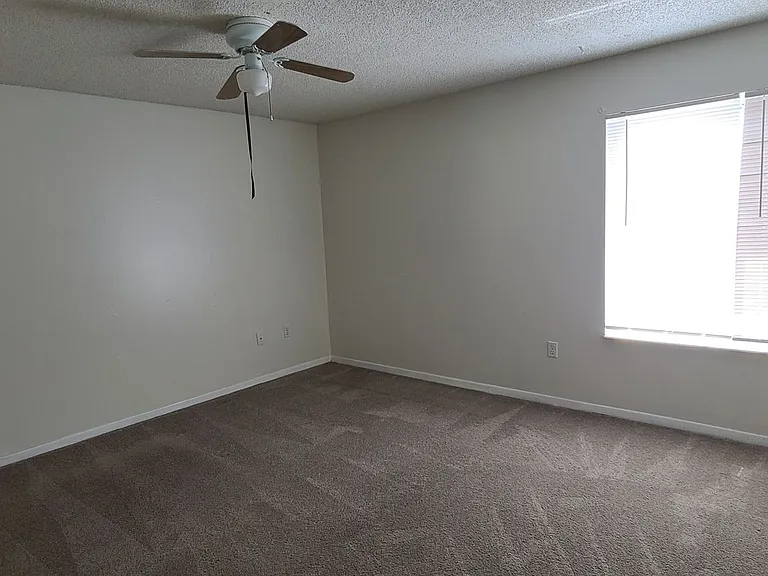 1101 Spring Meadow Dr — Photo 8