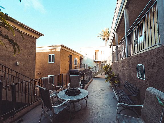 3rd image of 4230 52nd St Unit 14