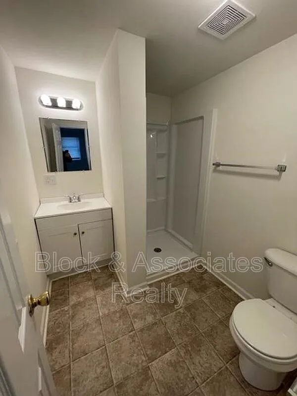 1 bed, 1.0 bath, $650 — Photo 4